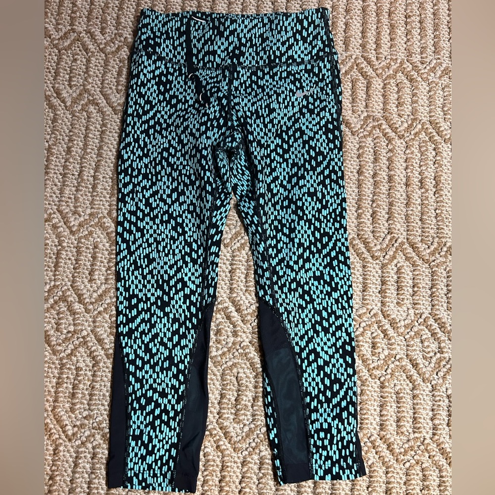 Small Nike blue and black cropped leggings